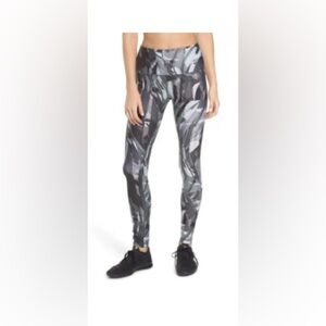 Zella Women’s Ponderosa Camo Print Leggings. Size XS.